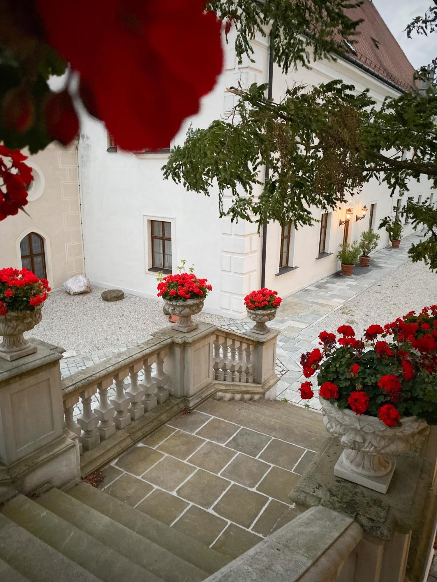 Schloss Thalheim Sankt Poelten Exteriör bild