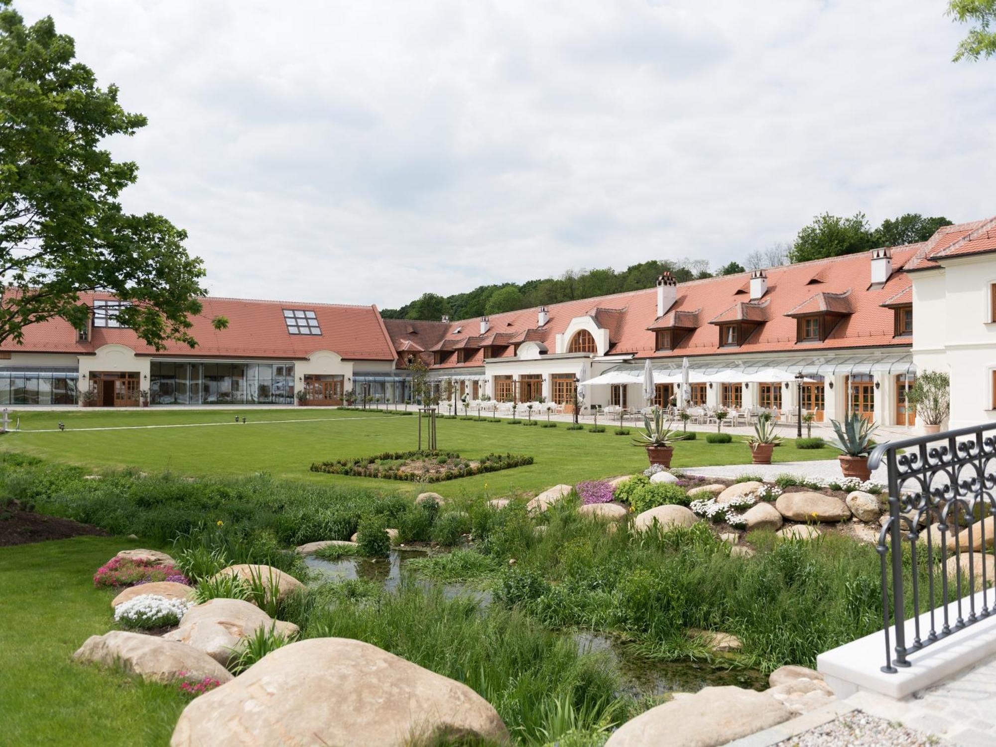 Schloss Thalheim Sankt Poelten Exteriör bild