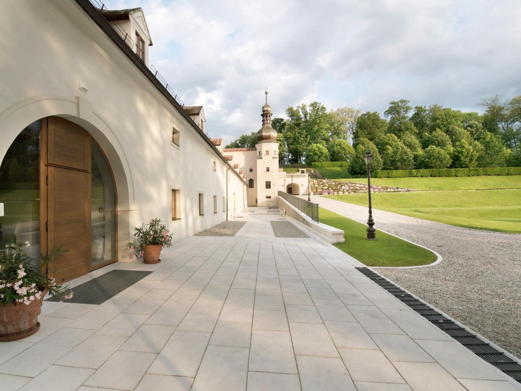 Schloss Thalheim Sankt Poelten Exteriör bild