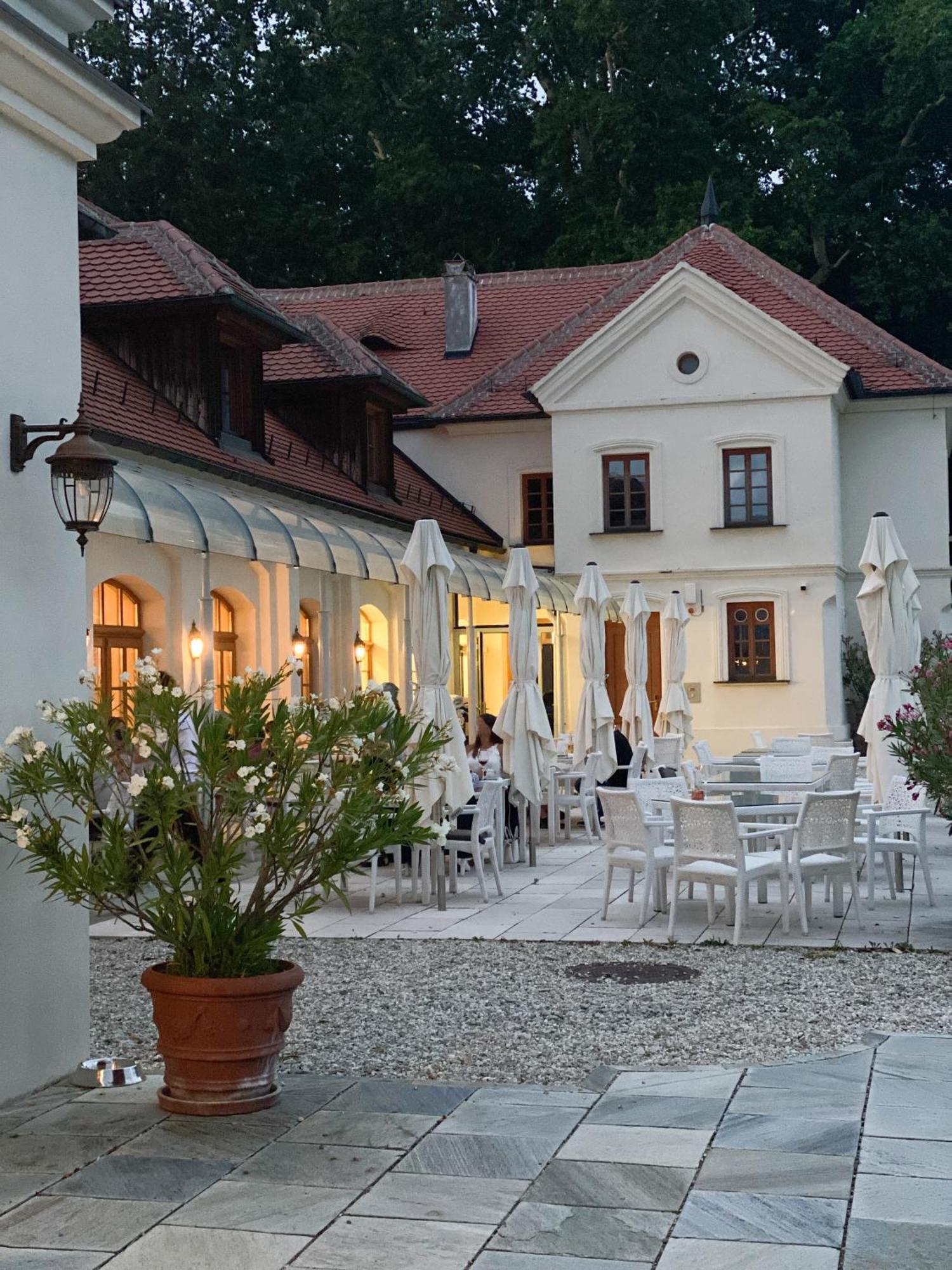 Schloss Thalheim Sankt Poelten Exteriör bild