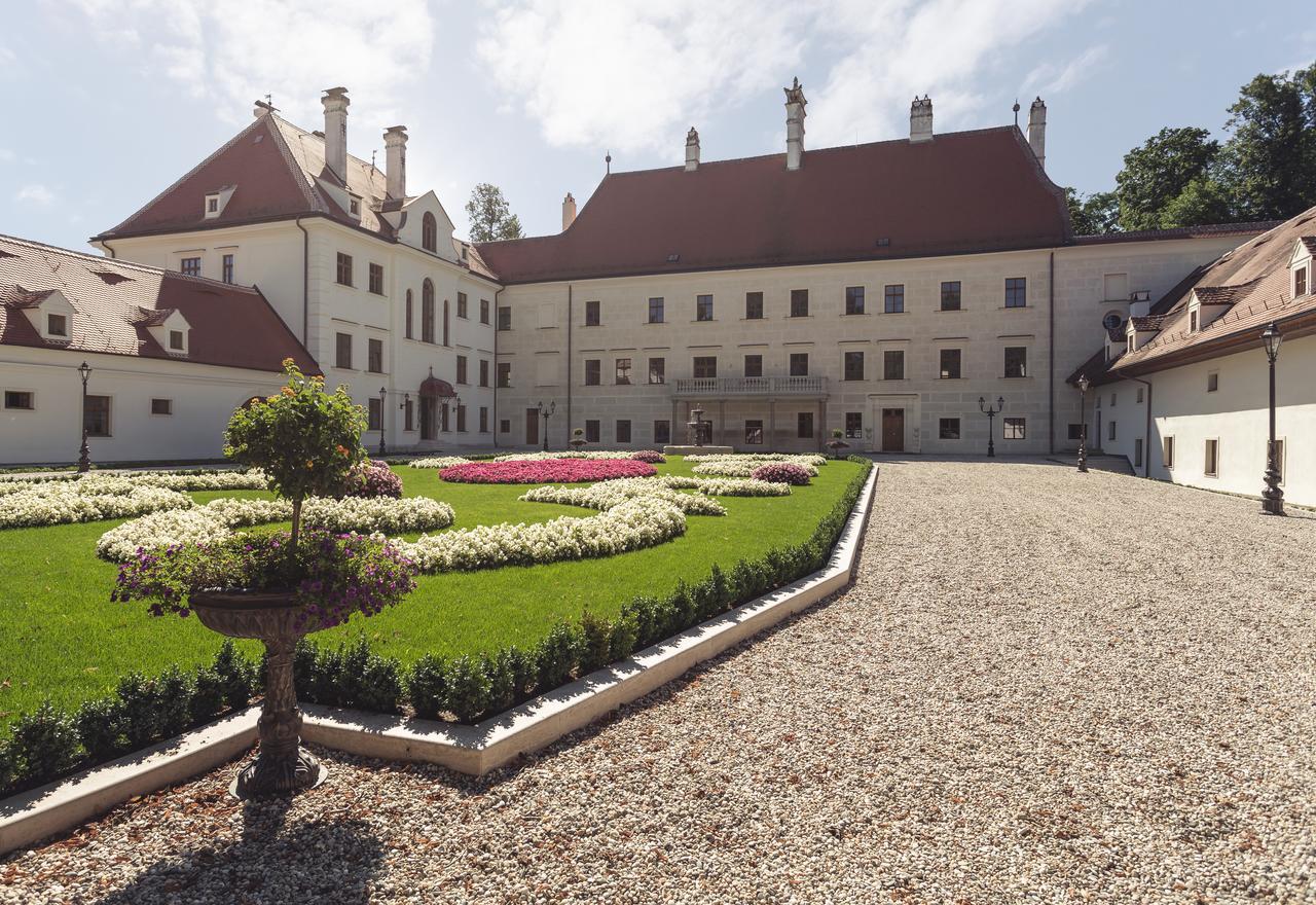 Schloss Thalheim Sankt Poelten Exteriör bild